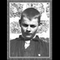 thumbnail Dans la famille réunie : le fils cadet. S'agit-il de l'adolescent aux sabots ?