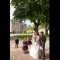 thumbnail Réception au château de Creully : Lucie et Manuel avec les demoiselles d'honneur
