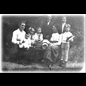thumbnail Marie-Madeleine, entourée de ses parents, avec Jean, Jacques et Geneviève