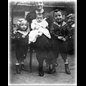 thumbnail Marie-Madeleine avec Jean, Jacques et Geneviève