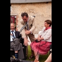 thumbnail Alain expliquant comment Anne s'est cassée le poignet en chutant d'un rocher à Jean-Louis et Patricia