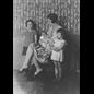 thumbnail Yvonne ENAULT née LECORNU avec Francette, Betza et Claude