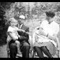 thumbnail Paul et Yvonne ENAULT avec Jean-Louis et Anne-Marie L'hirondel